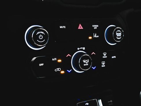 Used 2022 Jeep Renegade Trailhawk w/ Trailer Tow Group AWD/4WD image 30