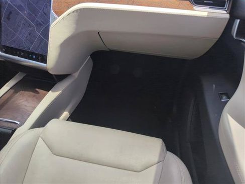 Used 2018 Tesla Model X 75D AWD/4WD image 21