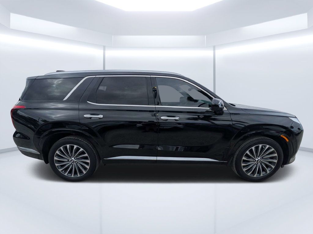Used 2024 Hyundai Palisade Calligraphy FWD image 2
