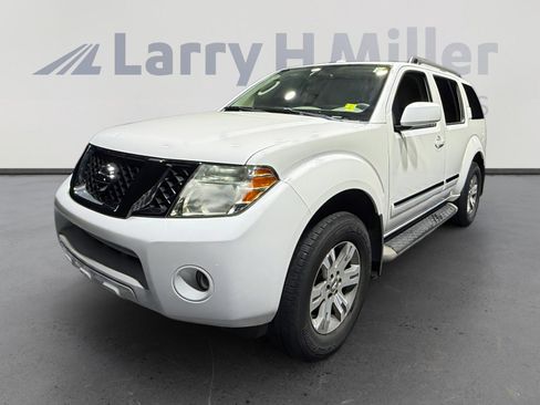 Used 2011 Nissan Pathfinder Silver image 1