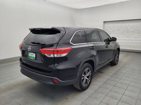 Used 2018 Toyota Highlander LE image 9