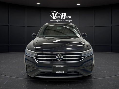Used 2024 Volkswagen Tiguan SE w/ Panoramic Sunroof Package image 8