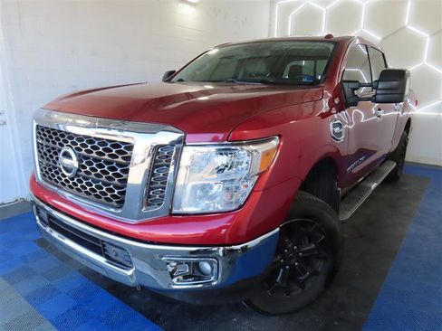 Used 2017 Nissan Titan SV image 4