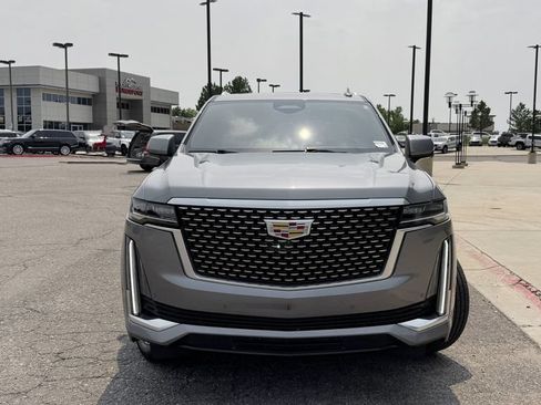 Used 2022 Cadillac Escalade ESV Premium Luxury AWD/4WD image 3