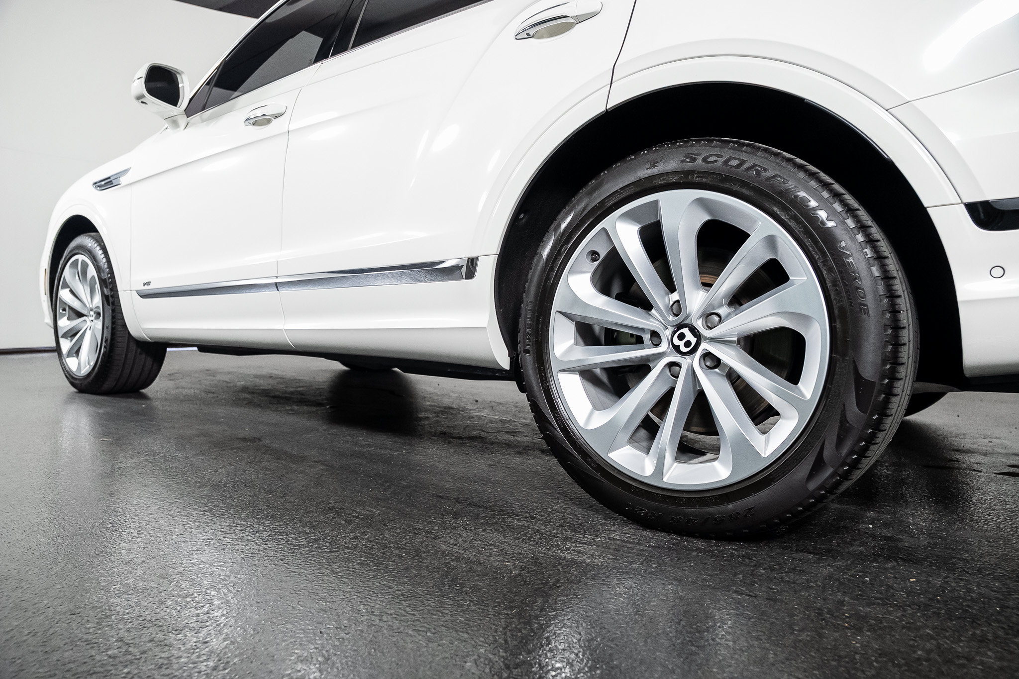 Used 2022 Bentley Bentayga AWD/4WD image 20