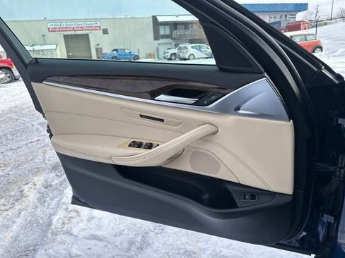Used 2019 BMW 530i xDrive w/ Premium Package image 41