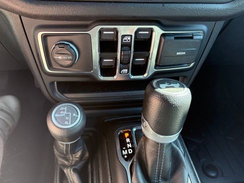 Used 2024 Jeep Wrangler Sport S image 17