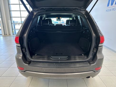 Used 2018 Jeep Grand Cherokee Altitude AWD/4WD image 7