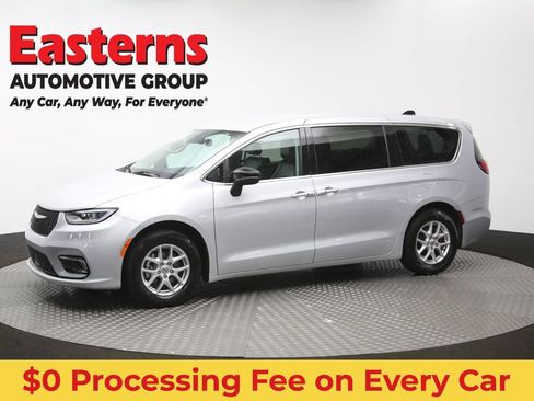 Used 2024 Chrysler Pacifica Touring-L FWD image 59