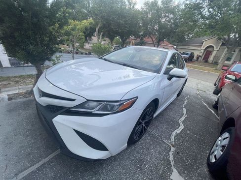 Used 2019 Toyota Camry SE FWD image 16