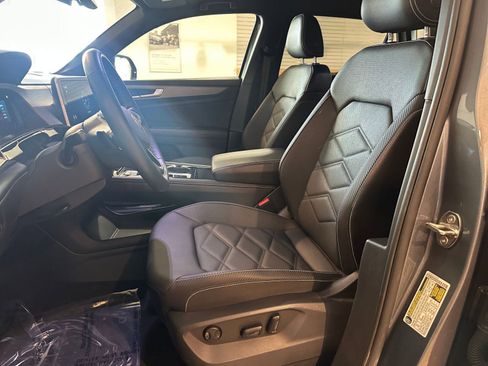 Used 2025 Volkswagen Atlas Cross Sport SE image 27