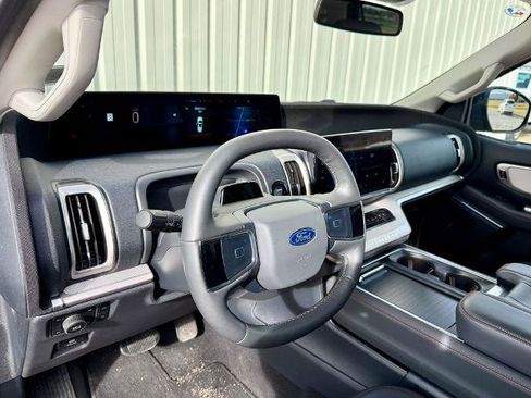 Certified 2025 Ford Expedition Active AWD/4WD image 10