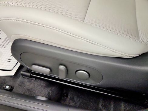 Used 2025 Hyundai Kona Limited AWD/4WD image 12