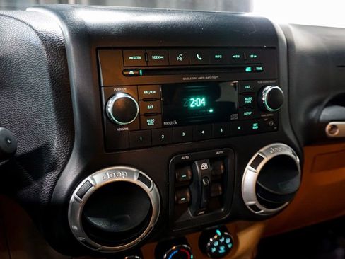 Used 2012 Jeep Wrangler Unlimited Sahara w/ Connectivity Group image 22