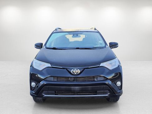 Used 2018 Toyota RAV4 XLE image 2