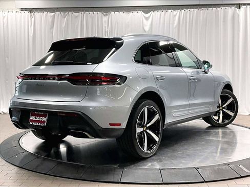 Used 2025 Porsche Macan image 10