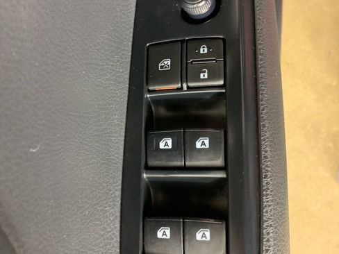 Used 2020 Toyota Camry SE image 17