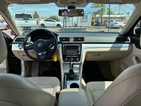 Used 2013 Volkswagen Passat 2.5 SE FWD image 22