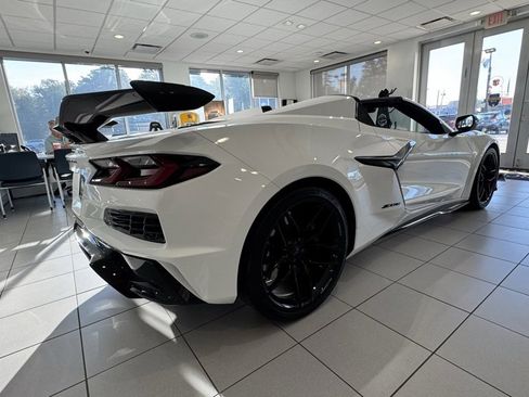 Used 2025 Chevrolet Corvette Z06 image 7