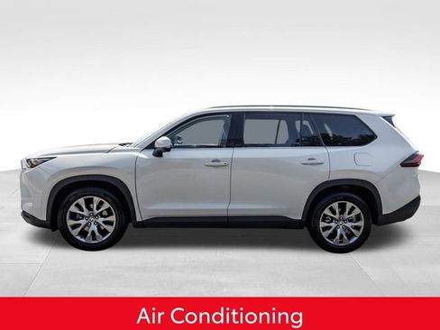 Used 2024 Toyota Grand Highlander AWD image 12