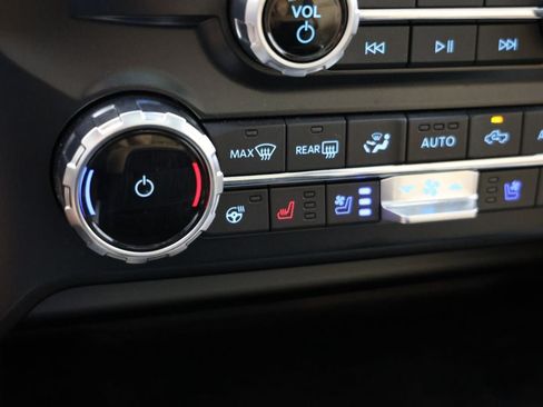 Used 2023 Ford F250 Lariat w/ Lariat Ultimate Package AWD/4WD image 9