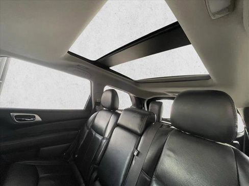 Used 2017 Nissan Pathfinder Platinum image 13