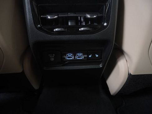 Certified 2024 Jeep Grand Cherokee Limited w/ Black Appearance Package AWD/4WD image 29