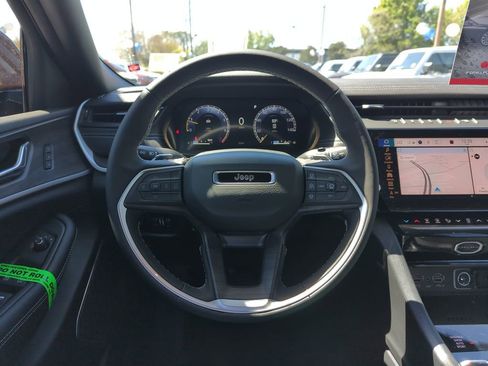 New 2026 Jeep Grand Cherokee Limited w/ Luxury Tech Group II AWD/4WD image 17