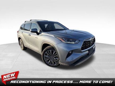 Used 2021 Toyota Highlander Platinum image 1