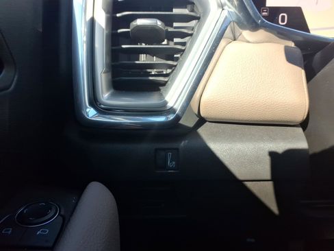 Used 2024 GMC Canyon Denali image 14