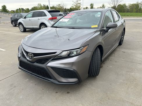 Certified 2024 Toyota Camry SE FWD image 3