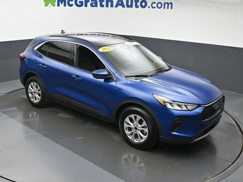 Used 2023 Ford Escape Active w/ Tech Pack #2 AWD/4WD image 3