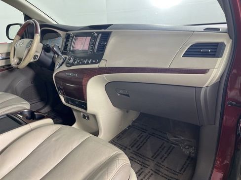 Used 2011 Toyota Sienna Limited image 36