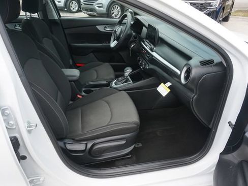 Used 2024 Kia Forte LXS FWD image 3