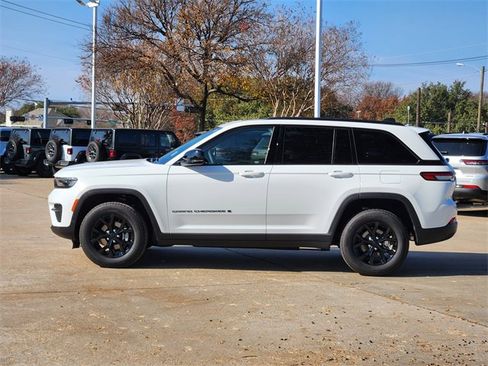 Certified 2025 Jeep Grand Cherokee Altitude image 4