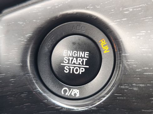 Used 2018 Jeep Grand Cherokee Altitude RWD image 20