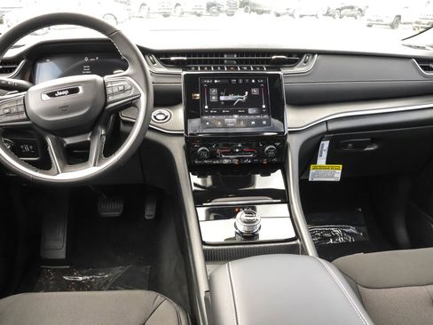 New 2025 Jeep Grand Cherokee Laredo X w/ Luxury Tech Group I image 16