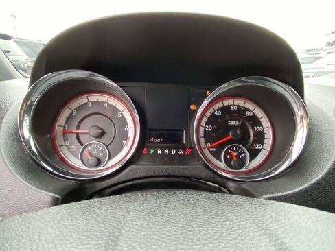 Used 2014 Dodge Grand Caravan SXT image 24
