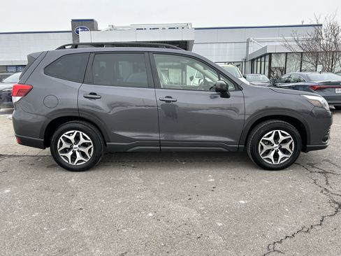 Used 2023 Subaru Forester Premium image 8
