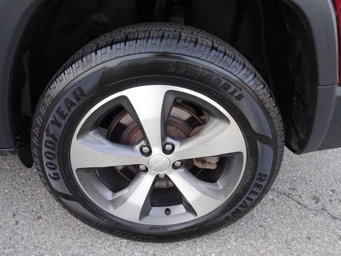 Used 2020 Jeep Cherokee Limited AWD/4WD image 11