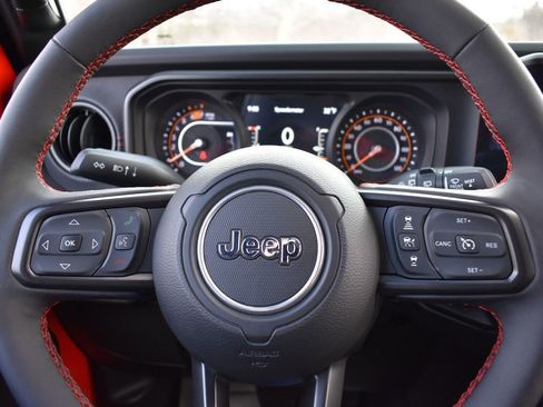 Used 2024 Jeep Wrangler Unlimited Rubicon w/ XTREMEE 35" Tire Package image 19