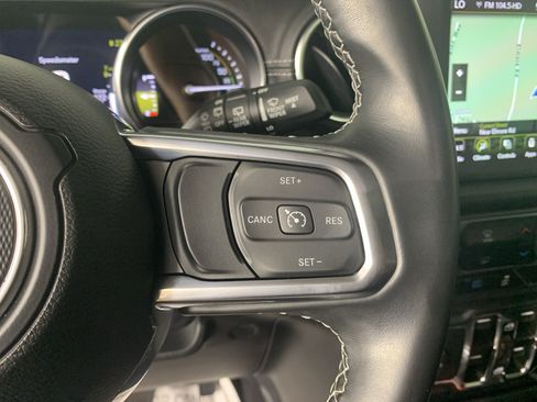 Used 2022 Jeep Wrangler Unlimited Sahara AWD/4WD image 19