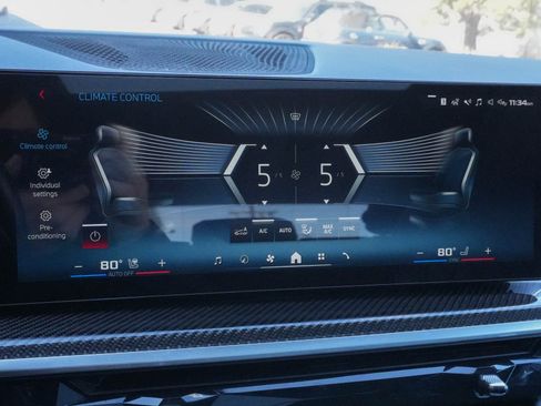 Used 2025 BMW X7 M60i image 26