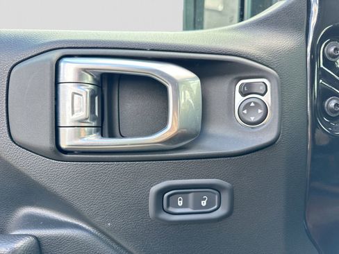 Used 2025 Jeep Gladiator Sport AWD/4WD image 20