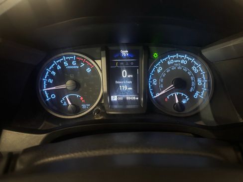 Used 2021 Toyota Tacoma TRD Off-Road image 23