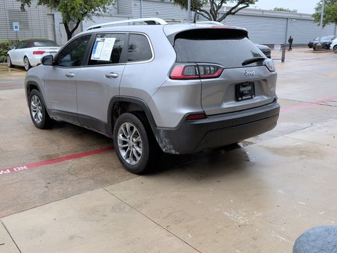 Used 2021 Jeep Cherokee Latitude Plus w/ Sun & Sound Group FWD image 8