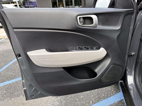 Used 2023 Hyundai Venue SEL w/ Cargo Package FWD image 8