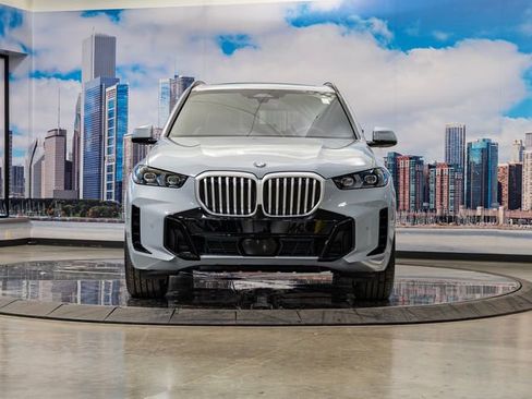 Used 2026 BMW X5 xDrive40i w/ M Sport Package AWD/4WD image 3