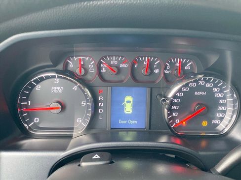 Used 2018 Chevrolet Silverado 1500 Custom w/ Custom Value Package image 17