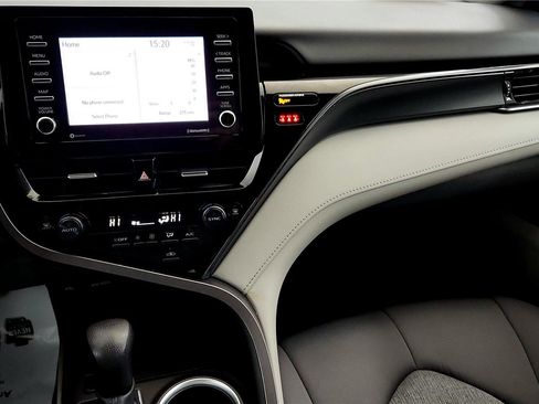 Used 2023 Toyota Camry LE AWD/4WD image 29